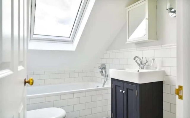 Large and Modern 3 Bedroom Family Home in Earlsfield