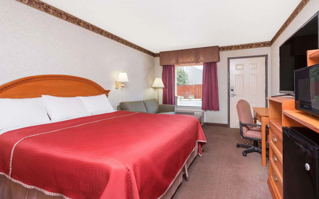 Regency Inn & Suites-Hamilton Place
