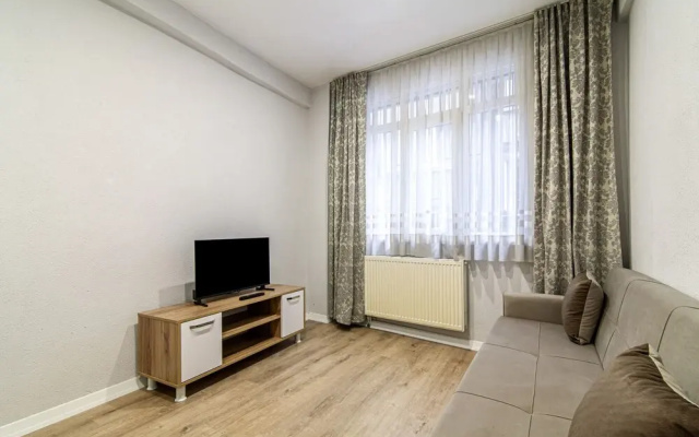 Centrally Located Apartment With Backyard in Sisli