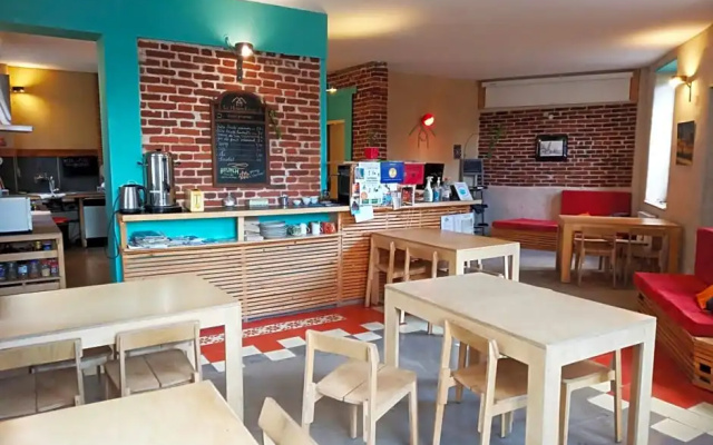 La Maison Rouge - Backpacker Hostel