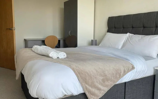 Apartment - Sleeps 4, Pets Allowed & Parking