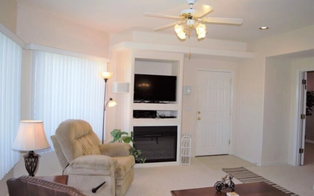 Bobitsky and Gomez - 2 Br Condo