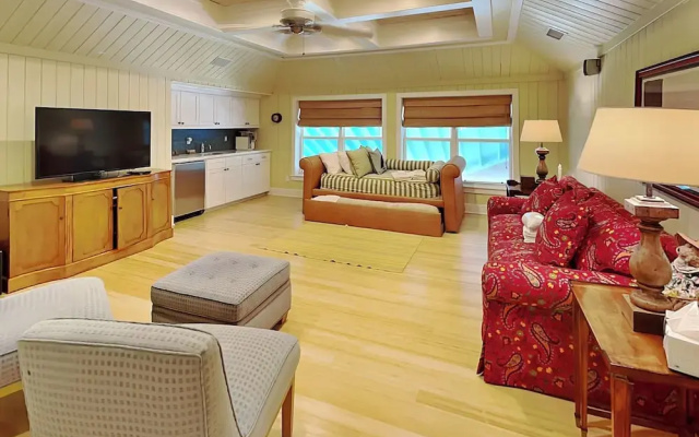 The Beachside Villa by Ryson Vacation Rentals
