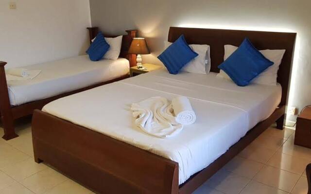 Отель Harbour Winds Hotel Шри-Ланка, Галле - отзывы, цены и фото номеров - забронировать отель Harbour Winds Hotel онлайн вид на фасад