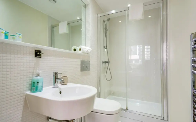Two Bedroom Apartment in Canary Wharf