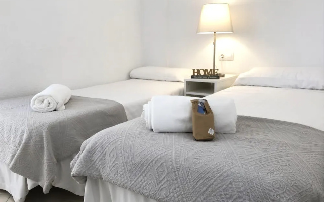 T&H Novelty 114 Family Apartment Salou