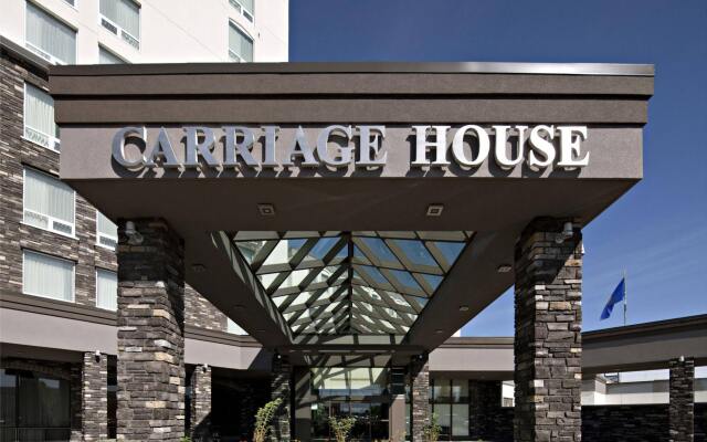 Отель Carriage House Inn Канада, Калгари - отзывы, цены и фото номеров - забронировать отель Carriage House Inn онлайн вид на фасад