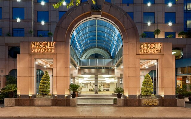 Отель Marquis Sky Suites Мехико вид на фасад