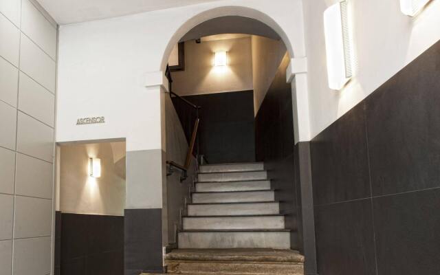 Отель MH Apartments Liceo Испания, Барселона - отзывы, цены и фото номеров - забронировать отель MH Apartments Liceo онлайн вид на фасад
