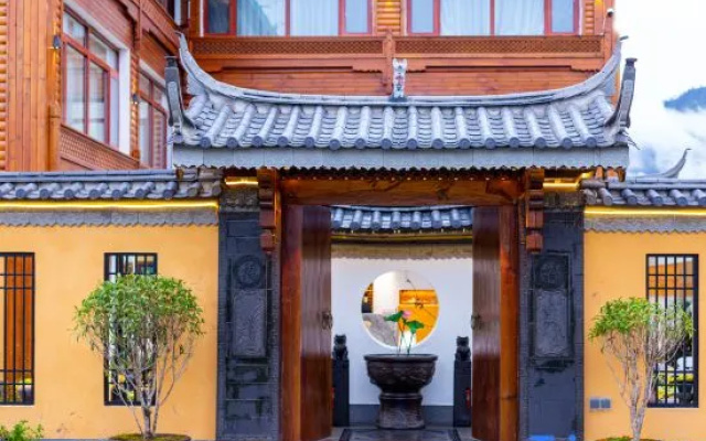 Lugu Lake · Lede Far Mountain Accommodation