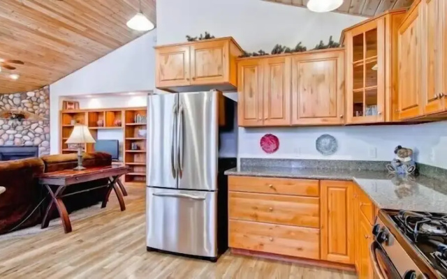 Scenic Wonders  Bear Den 5 Bedrooms
