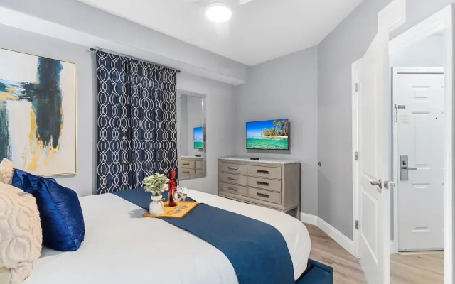 Renovated Condo 2mi  from Disney Lake