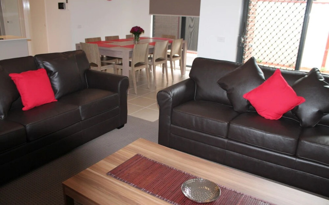 Waratah Villas - Melbourne