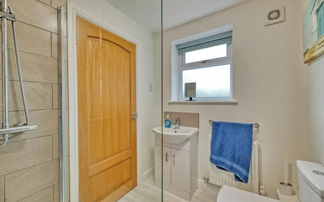 One Bed in Guilden Sutton by Guestz