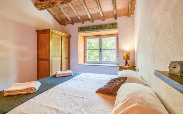 Beautiful Home in Roccalbegna With 5 Bedrooms and Wifi
