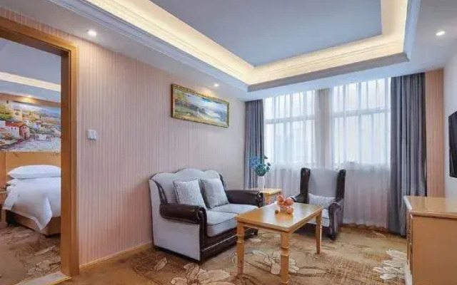 Vienna Hotel (Wuxi Railway Station Huishan Scenic Spot)