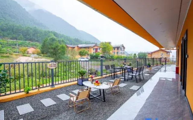 Lugu Lake Scenic Area | Canglanju · Serene Lakeside Vacation Boutique Stay (Daluoshui Village)