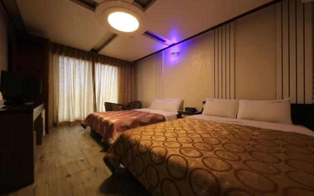 Sunbeach Hotel