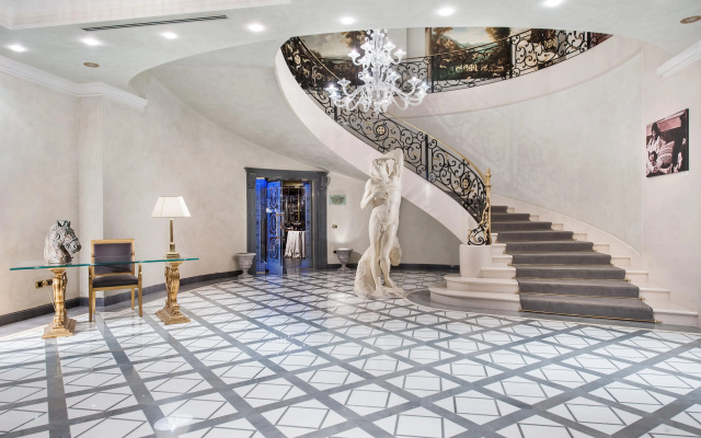 Отель Royal Hotel Carlton