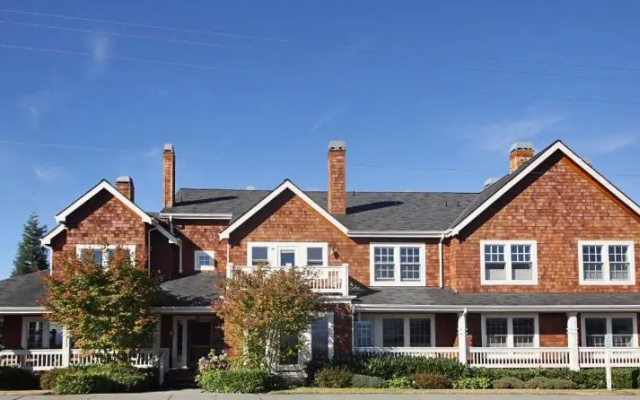 Saratoga Inn