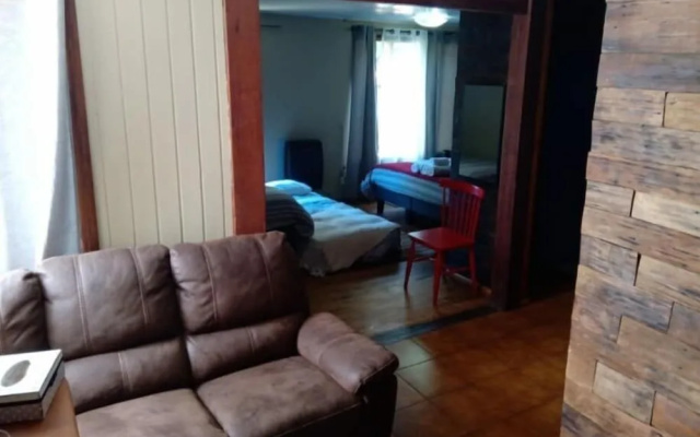Hostal & Loft El Laurel