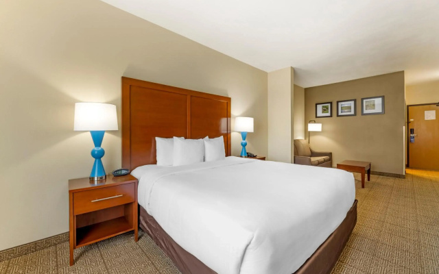 Comfort Suites Near Vancouver Mall