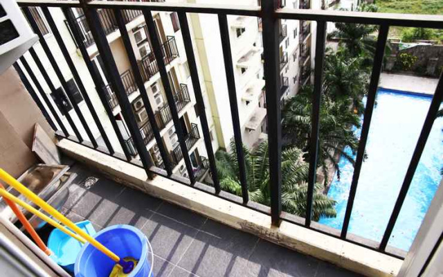 Clean 2BR with Pool View Mutiara Bekasi Apartment By Travelio
