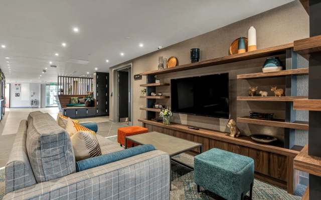 Отель Roomzzz Edinburgh