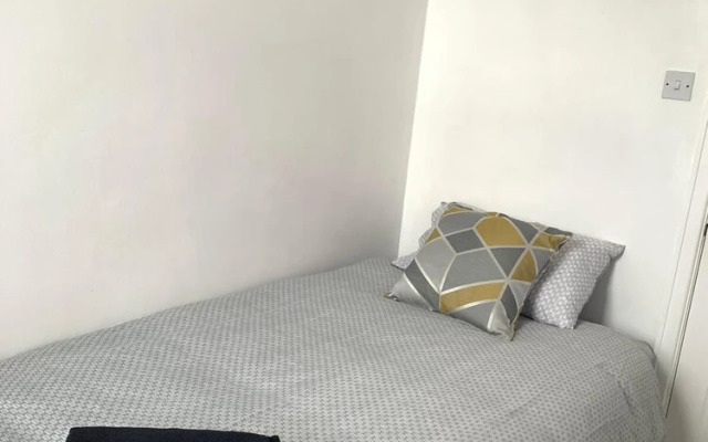 Immaculate 4-Bed House In Blackpool