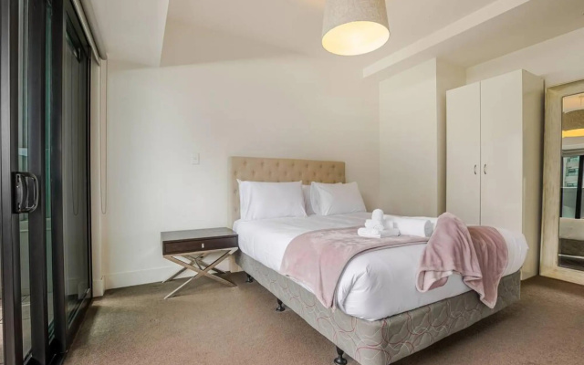 Bright & modern 1BR in Auckland CBD : Zodiak Stays
