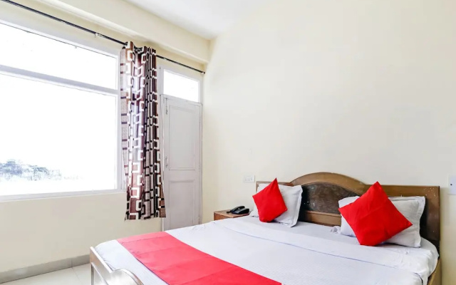 OYO 7483 Hotel Modgil