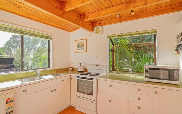 Sea Breeze Sanctuary - Pauanui Holiday Home