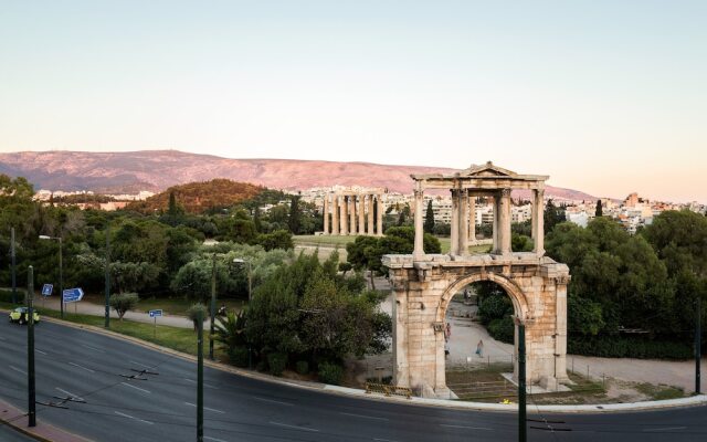Отель Acropolis Luxury Suite вид на фасад