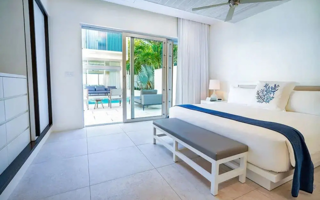 Luxurious Oceanfront Villa Infinity Pool Views