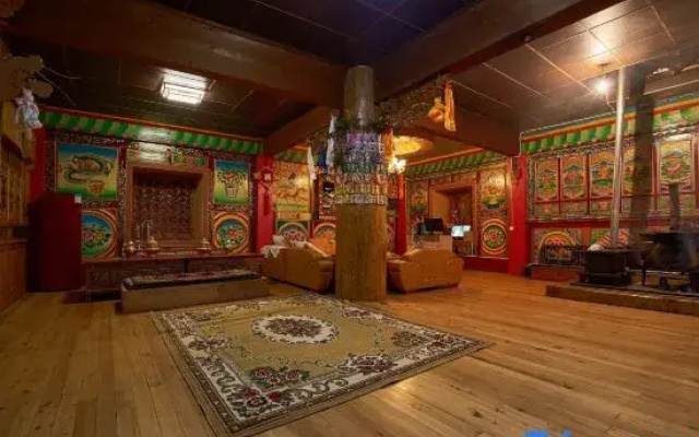 Shangri-La Pond Pine Forest Card Homestay