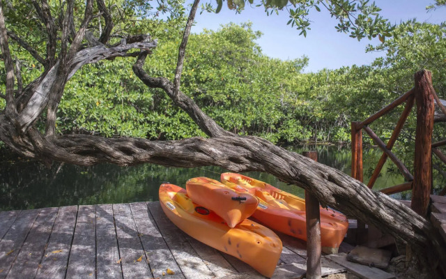 Maya Cabanas & Cenote Tulum