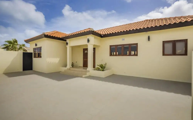 Remodeled 3BR w Private Pool Close to Palmbeach
