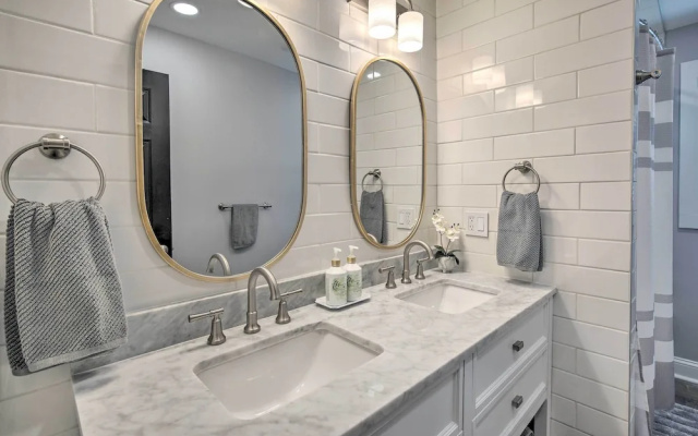 Modern Middletown Retreat, Minutes to Downtown!
