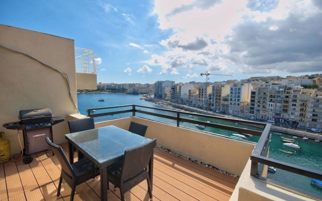 Fantastic Seafront Apartment With Sundeck Terrace
