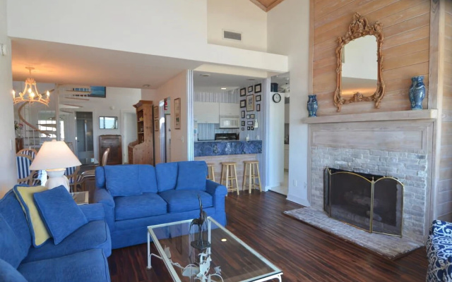 412 Doctor's Orders 4 Br villa by RedAwning