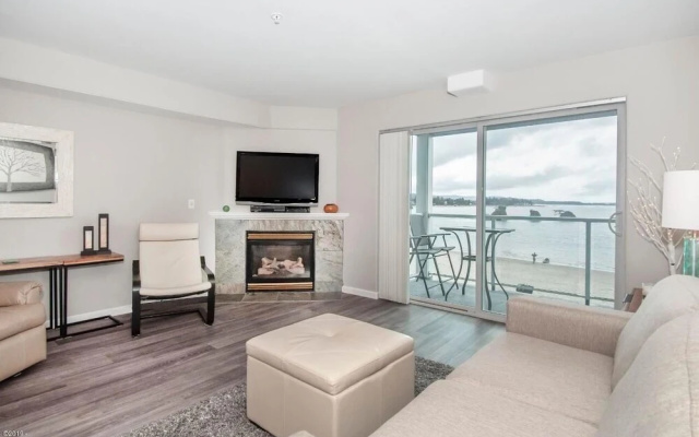 Waters Edge 309