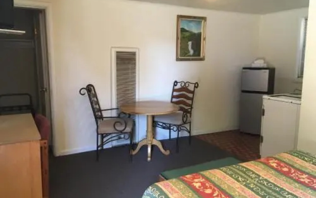 Sun -N- Sand Motel