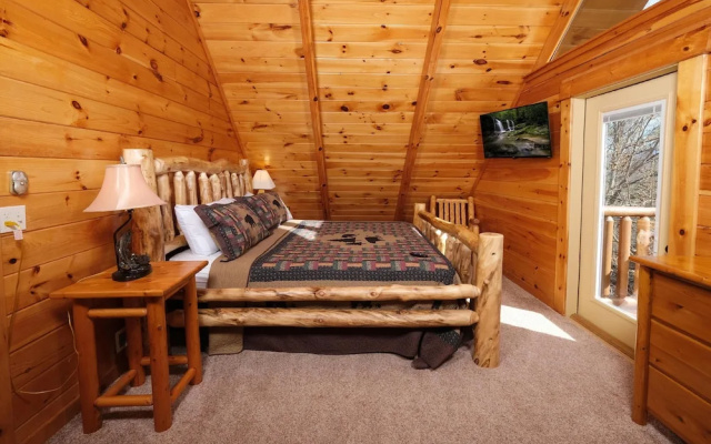 Smoky Treehouse Lodge #614