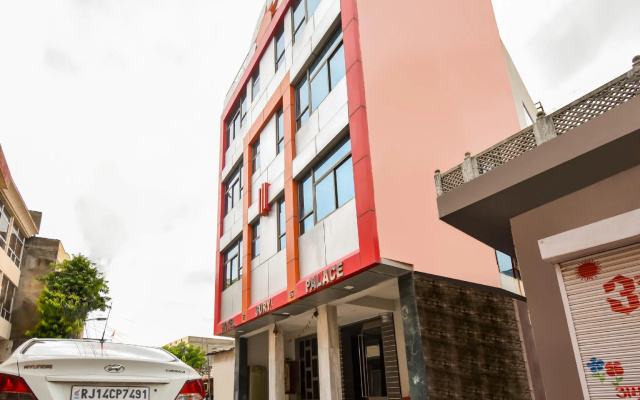 SPOT ON 74760 Hotel Surya Palace