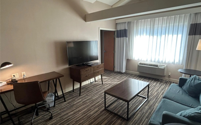Best Western Premier Plainview-Long Island Hotel