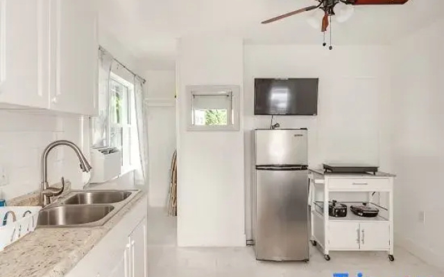 Room-small Cozy Apartment