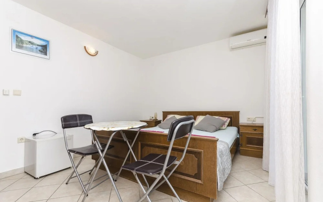 Apartment and Room Ilija
