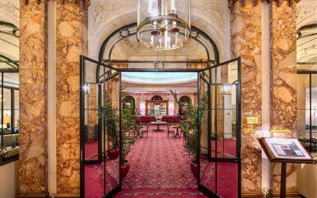 Hotel Le Plaza Brussels вид на фасад