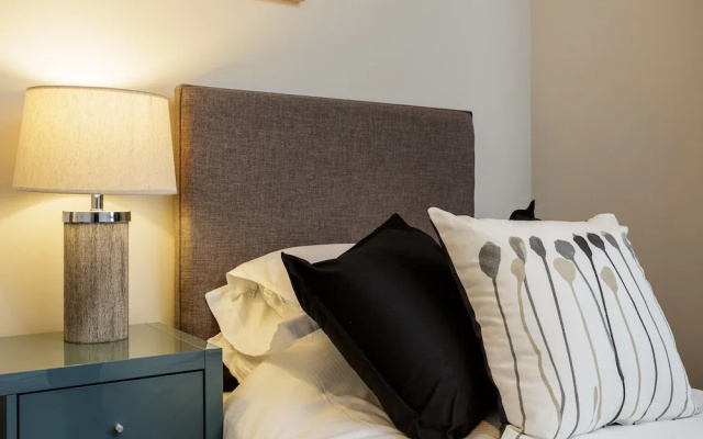 Upper Strand Apartment