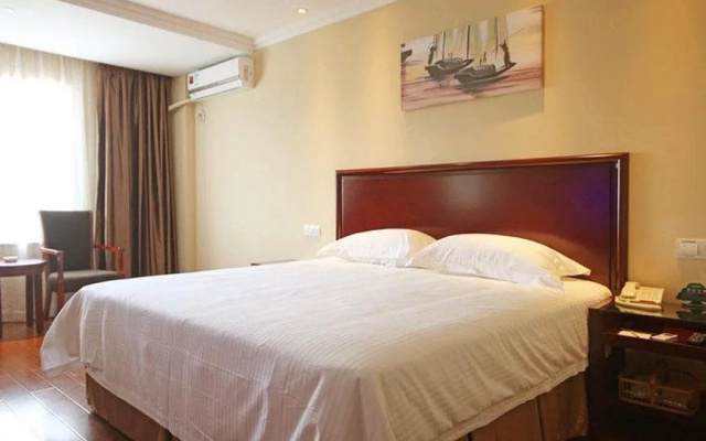 Green Tree Inn Ningbo Train East Station Business Hotel